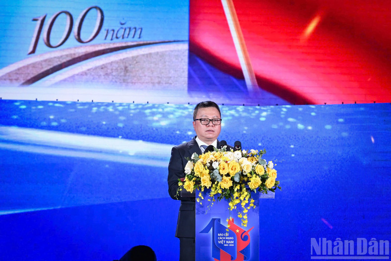 Товарищ Ле Куок Минь выступает на мероприятии. anh-04.jpg