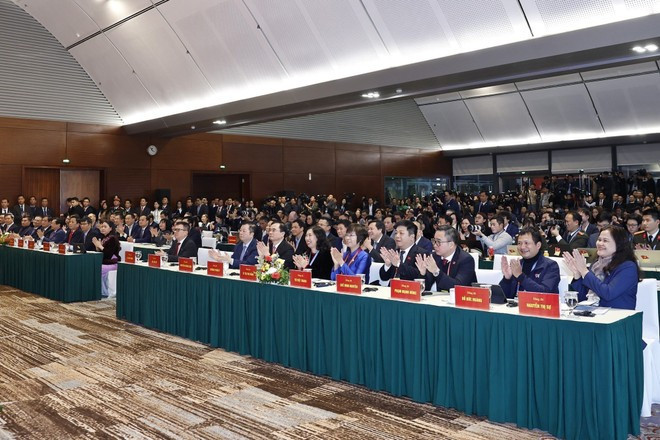 Представители пресс-органов участвуют в пресс-конференции. (Фото: ВИА)