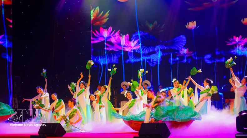 Со стороны Министерства общественной безопасности присутствовал генерал армии Лыонг Там Куанг, член Политбюро, министр общественной безопасности. В мероприятии также принял участие министр по чрезвычайным ситуациям Российской Федерации Александр Куренков. (Фото: ВИА)