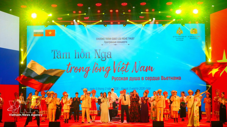 Генеральный секретарь То Лам принял участие в программе. Также присутствовали: член Политбюро, секретарь Центрального комитета Партии, руководитель Канцелярии Центрального комитета Партии Фам Зя Тук; член Политбюро, министр иностранных дел Ле Хоай Чунг; Постоянный заместитель Премьер-министра Нгуен Хоа Бинь, член Политбюро XIII созыва; Нгуен Суан Тханг, председатель Центрального теоретического совета, член Политбюро XIII созыва. (Фото: ВИА)