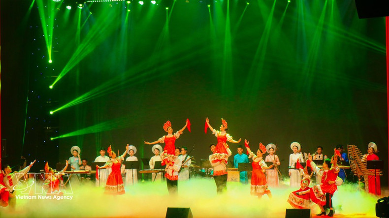 Благодаря дипломатическим контактам в различных областях сотрудничество между Министерством общественной безопасности Вьетнама и Министерством по чрезвычайным ситуациям Российской Федерации в последнее время достигло многих практических результатов, особенно в сфере предупреждения и предотвращения чрезвычайных ситуаций, пожарной безопасности, поисково-спасательных работ (обмен опытом, сотрудничество в области оборудования, технологий, подготовки кадров); а также в усилении взаимодействия в сфере цифровой трансформации. (Фото: ВИА)