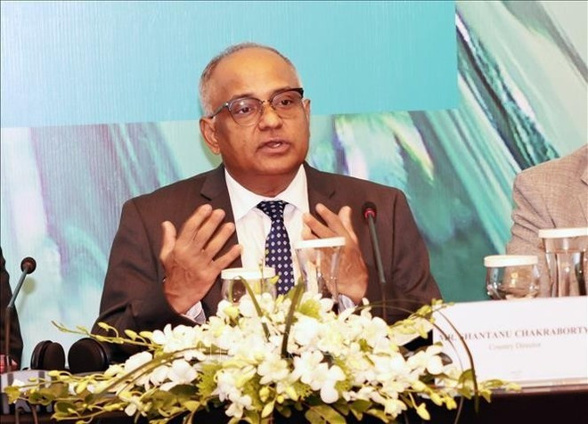 Директор Азиатского банка развития по Вьетнаму Шантану Чакрабарти. (Фото: ВИА)