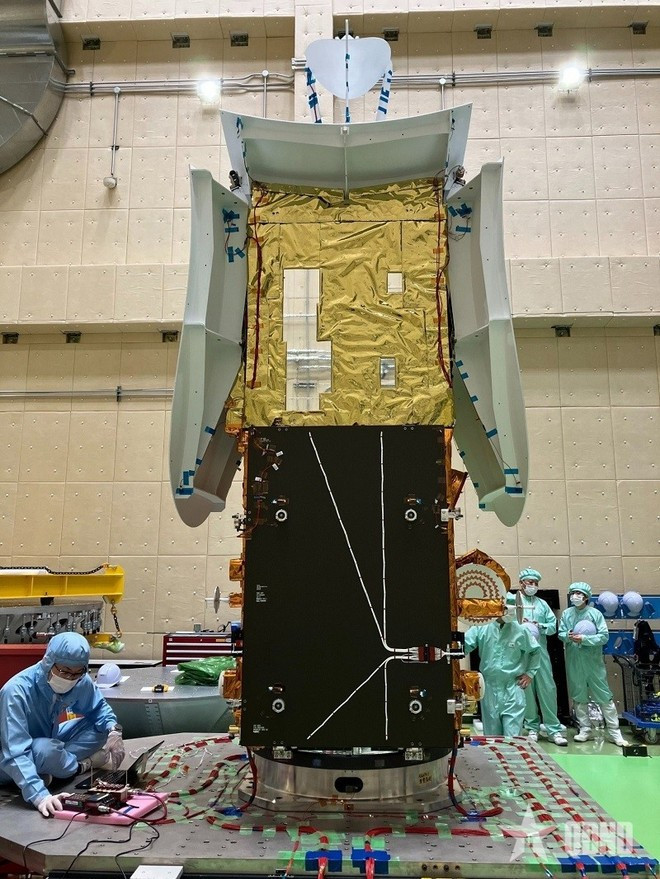 Испытания спутника Вьетнамским космическим центром в Японии. Фото предоставлено Вьетнамским космическим центром.