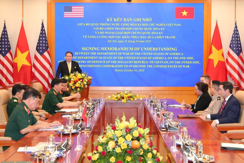 Посол США во Вьетнаме Марк Кнаппер выступает на церемонии подписания. (Фото: ВИА) Посол США во Вьетнаме Марк Кнаппер выступает на церемонии подписания. (Фото: ВИА)