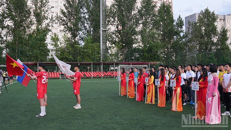 В этом году в турнире приняли участие 7 команд. anh-08.jpg