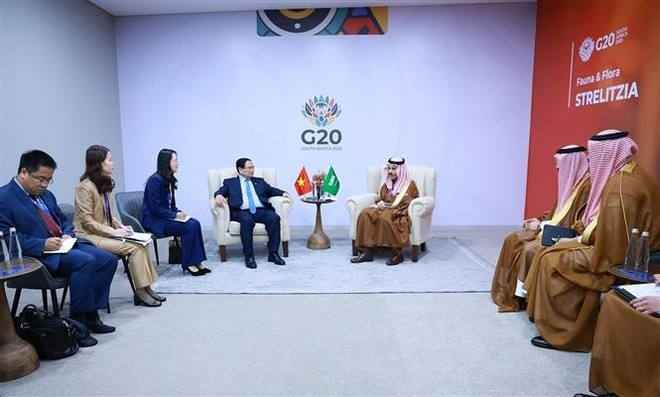 Премьер-министр Фам Минь Тьинь принял Министра иностранных дел Саудовской Аравии Фейсала бин Фархана Аль Сауда. (Фото: ВИА)