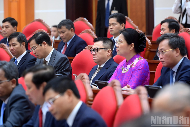 Делегаты, участвующие в открытии пленума.