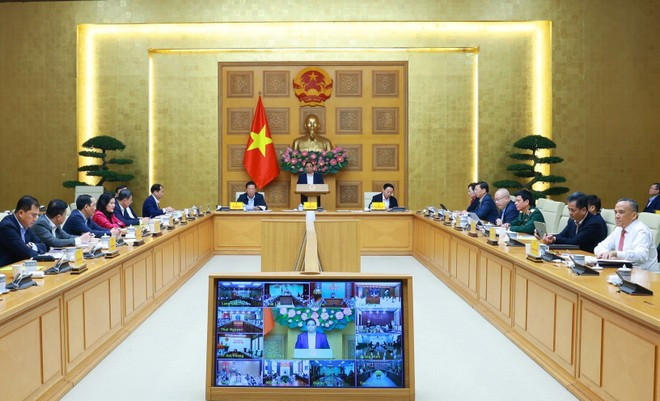 Премьер-министр Фам Минь Тьинь председательствовал на четвёртом заседании Центрального руководящего комитета по политике в сфере жилья и рынка недвижимости. (Фото: ВИА)
