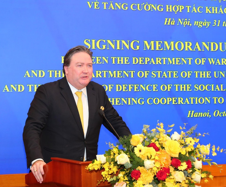 Посол США во Вьетнаме Марк Кнаппер выступает на церемонии подписания. (Фото: ВИА) Посол США во Вьетнаме Марк Кнаппер выступает на церемонии подписания. (Фото: ВИА)