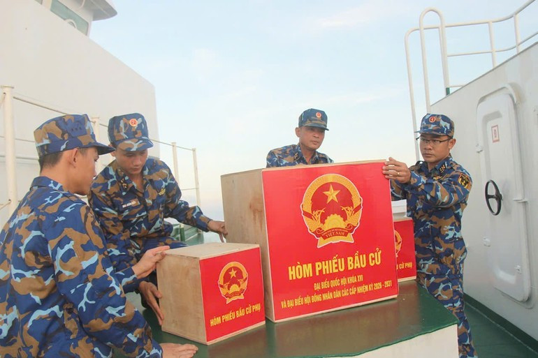 Во время транспортировки на острова ящики постоянно хранились и проверялись во избежание повреждений.