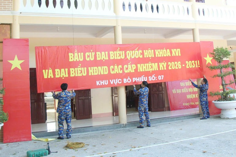 Несмотря на удаленность от материка, оформление избирательных участков было обеспечено полностью и тщательно.