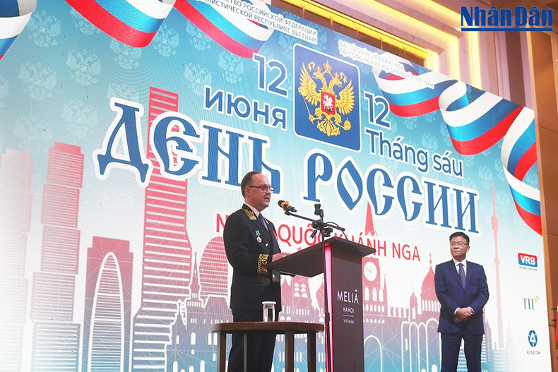 Посол России во Вьетнаме Геннадий Бездетко выступает с речью. Фото: Нгок Чунг 03.jpg