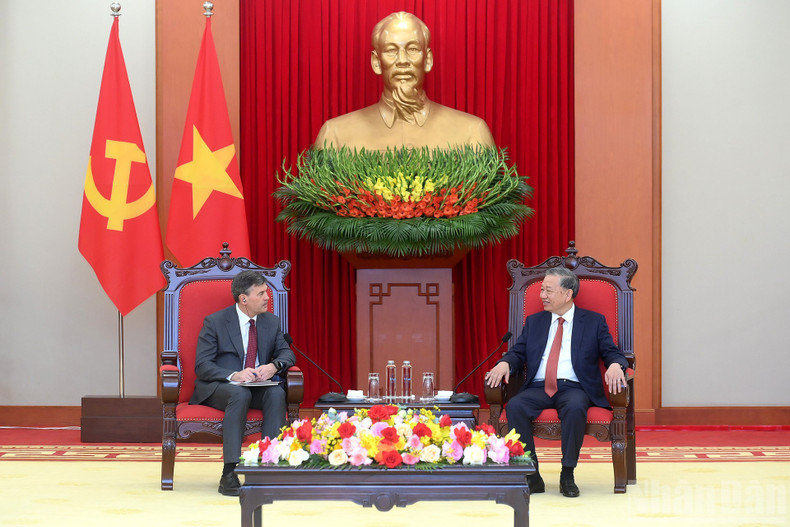 Генеральный секретарь ЦК КПВ То Лам принимает Ректора РАНХиГС Алексея Комиссарова.