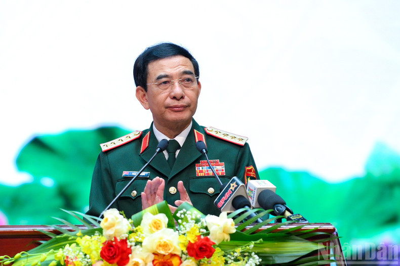 Генерал армии Фан Ван Зянг выступает на церемонии. anh-02-6483.jpg