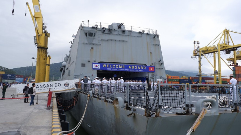 Визит корабля ROKS Hansando в город Дананг длится четыре дня — с 2 по 5 декабря. (Фото: tienphong.vn)
