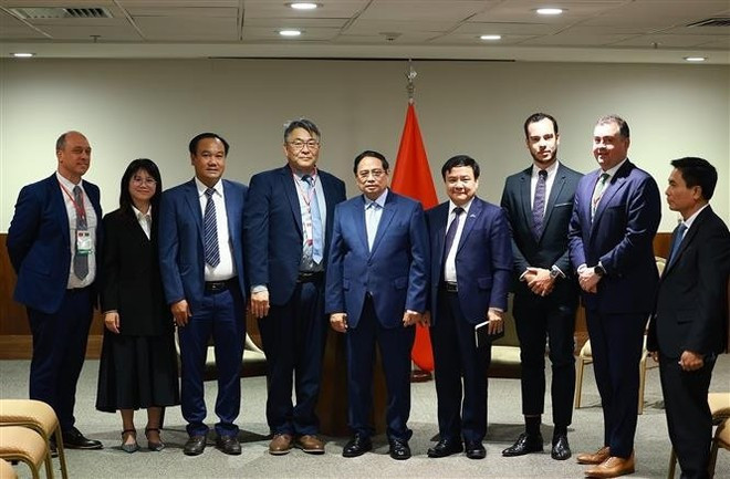 Премьер-министр Фам Минь Тьинь принял руководителей компании Granja Fujikura Group, работающей в сфере высокотехнологичного сельского хозяйства в Бразилии, входящей в систему Granja Fujikura (Фото: ВИА) vna-potal-thu-tuong-pham-minh-chinh-tiep-lanh-dao-mot-so-tap-doan-hang-dau-brazil-8134166.jpg