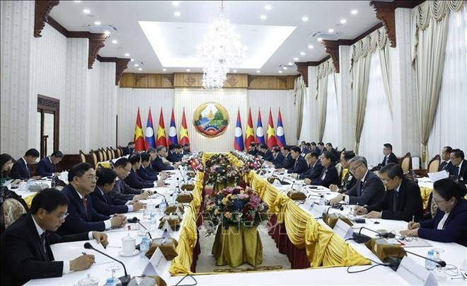 Генеральный секретарь То Лам проводит встречу с Премьер-министром Лаоса Сонексаем Сипхандоном. (Фото: ВИА)