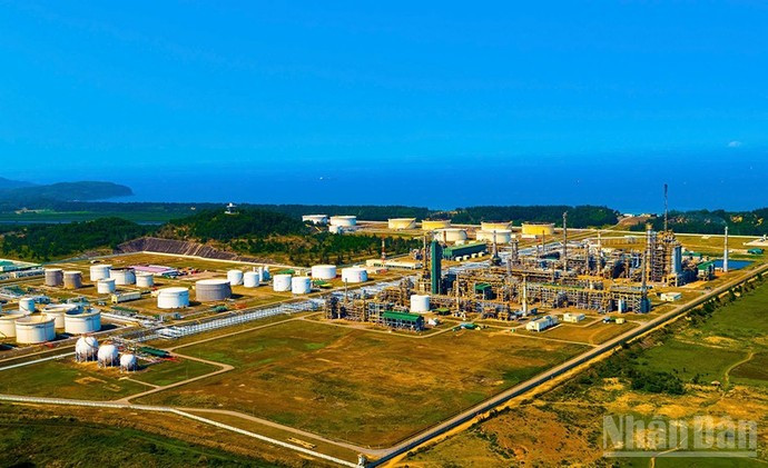 Нефтеперерабатывающий завод Зунгкуат – «ядро» экономического роста провинции Куангнгай. anh-02.jpg