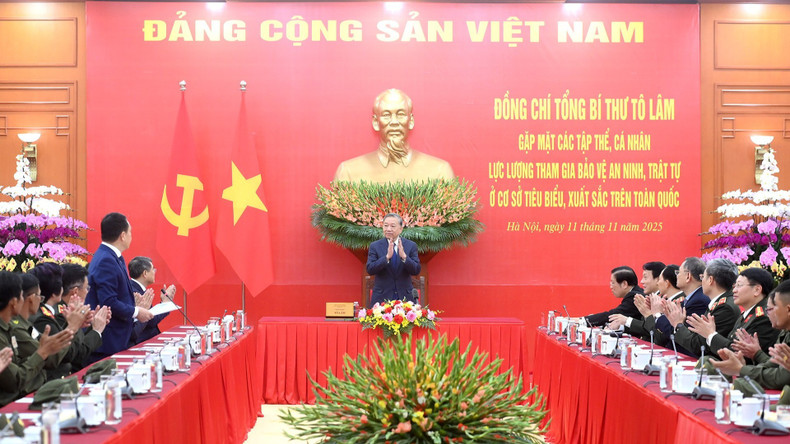 Генеральный секретарь ЦК КПВ То Лам председательствует на встрече. (Фото: Данг Кхоа)