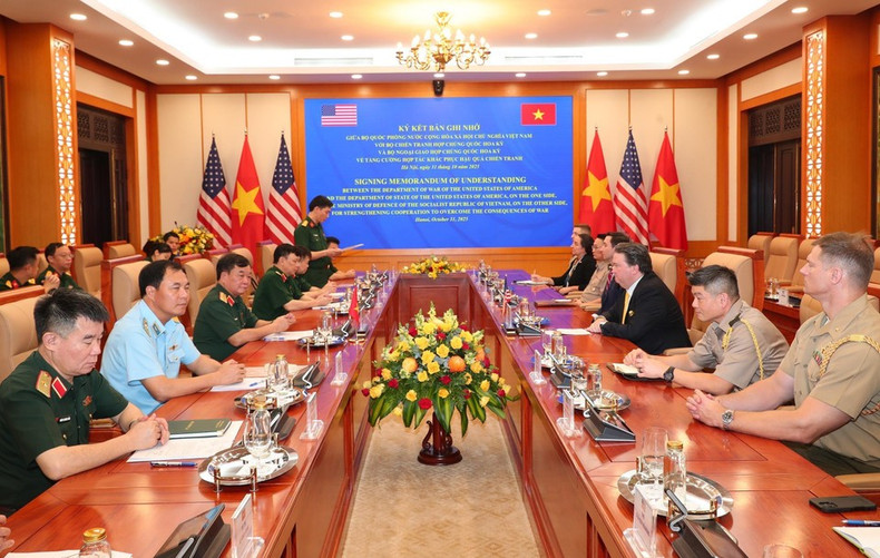 Делегаты присутствуют на церемонии подписания. (Фото: ВИА) Делегаты присутствуют на церемонии подписания. (Фото: ВИА)