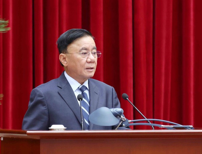 Товарищ Чан Кам Ту, член Политбюро, Постоянный член Секретариата ЦК, выступает с руководящими указаниями на совещании. (Фото: ВИА)