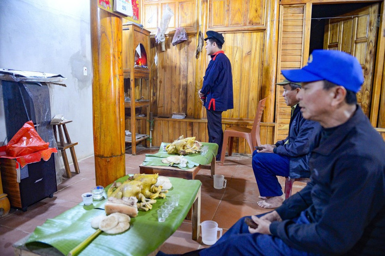 Обряд жертвоприношения по случаю Тэта совершают три шамана, владеющие древним языком Зао. (Фото: ВИА)