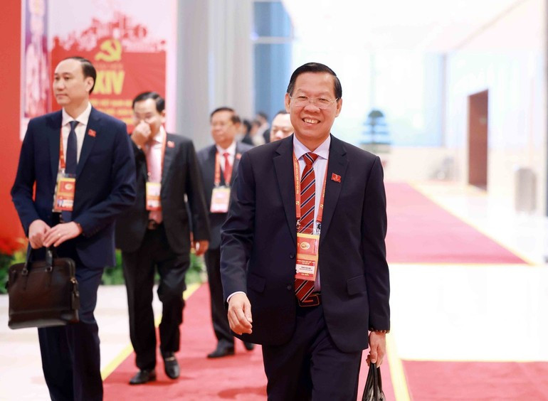 Делегаты прибывают на XIV съезд Партии. (Фото: ВИА)