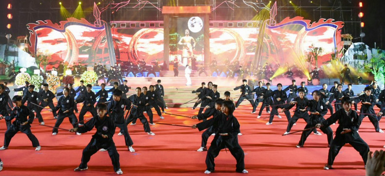 Групповое выступление учеников с комплексом боевой свирели. (Фото: ВИА)