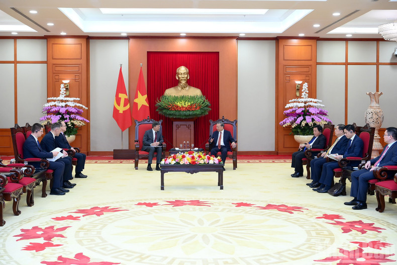 Общий вид приема в здании ЦК КПВ.