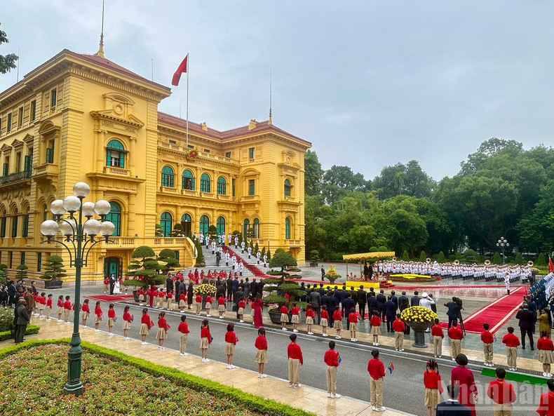 Общий вид церемонии встречи. Фото: Тхюи Нгуен