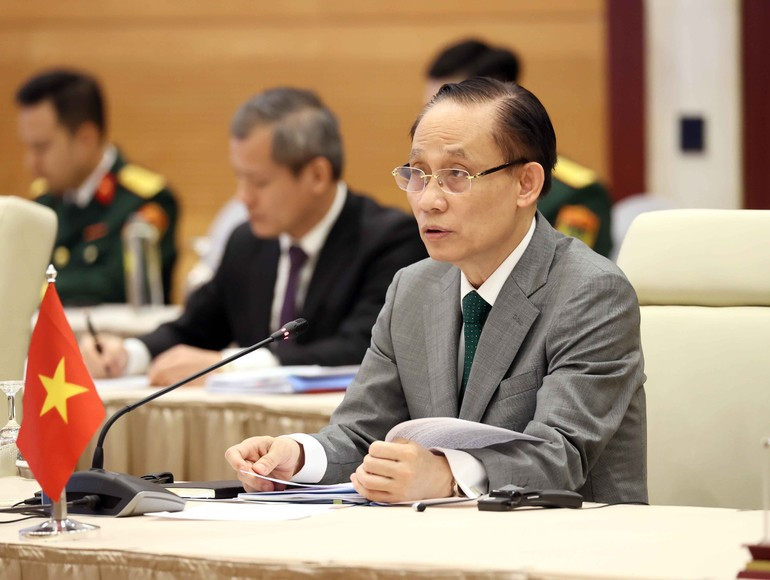 Министр иностранных дел Вьетнама Ле Хоай Чунг выступает на совещании. (Фото: ВИА)