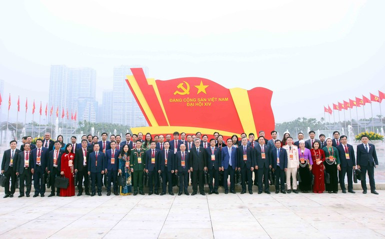 Делегаты фотографируются на память. (Фото: ВИА)