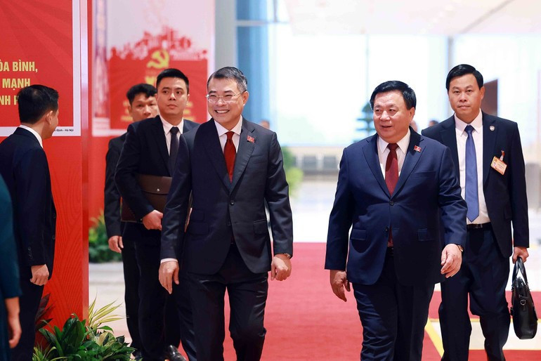 Делегаты прибывают на XIV съезд Партии. (Фото: ВИА)