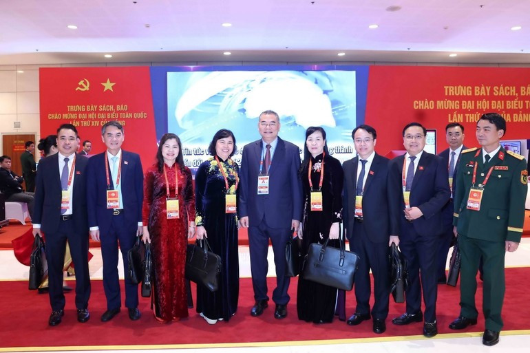 Делегаты прибывают на XIV съезд Партии. (Фото: ВИА)