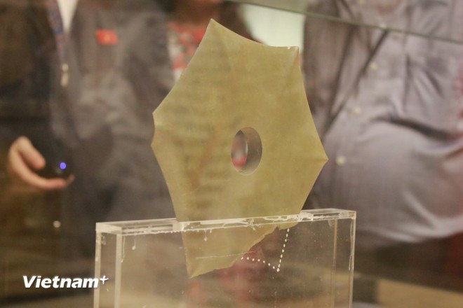 Каменный топор-бич — один из наиболее уникальных каменных артефактов экспозиции. (Фото: ВИА)