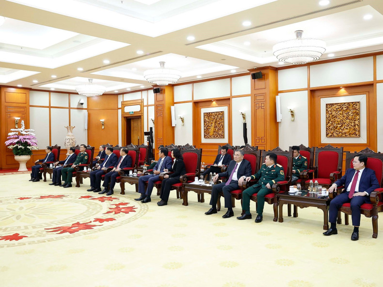 Вьетнамская делегация на приеме. (Фото: ВИА)