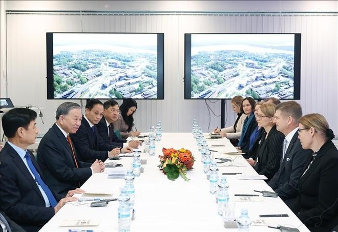 Генеральный секретарь То Лам на встрече с руководством Университета Аалто. (Фото: ВИА)