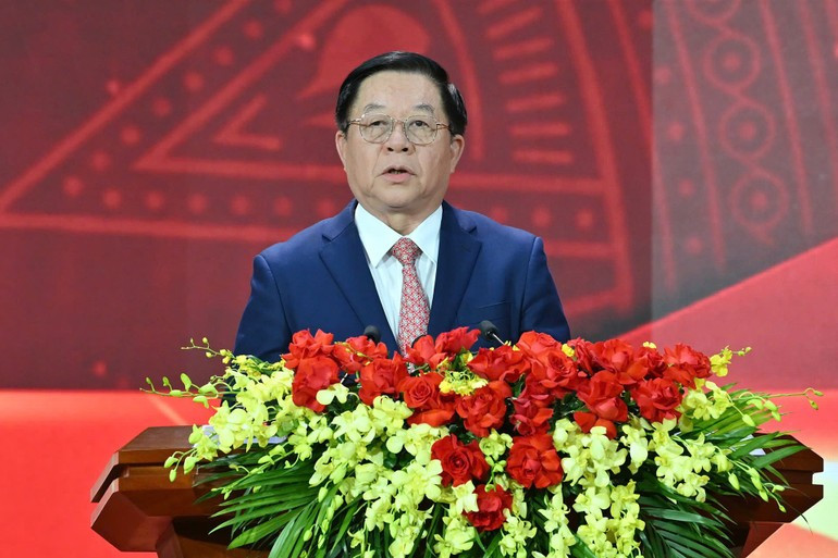 Товарищ Нгуен Чонг Нгиа выступает на церемонии.