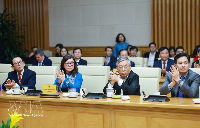 Представители выдающихся экспертов и учёных в области здравоохранения принимают участие во встрече с Премьер-министром Правительства. (Фото: ВИА)