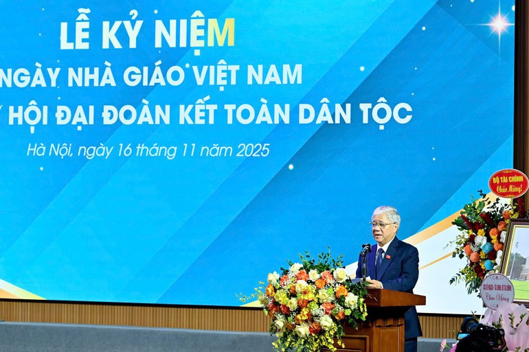 Заместитель председателя НС До Ван Тьиен выступает на мероприятии. (Фото: Тхюи Нгуен)