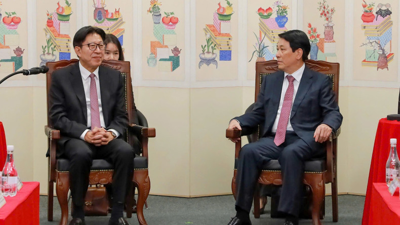 Президент Лыонг Кыонг принимает Мэра города Пусан (Южная Корея) Пак Хын Джуна. (Фото: Суан Ки)