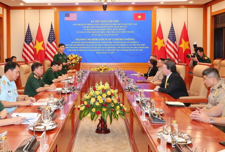 Делегаты присутствуют на церемонии подписания. (Фото: ВИА) Делегаты присутствуют на церемонии подписания. (Фото: ВИА)