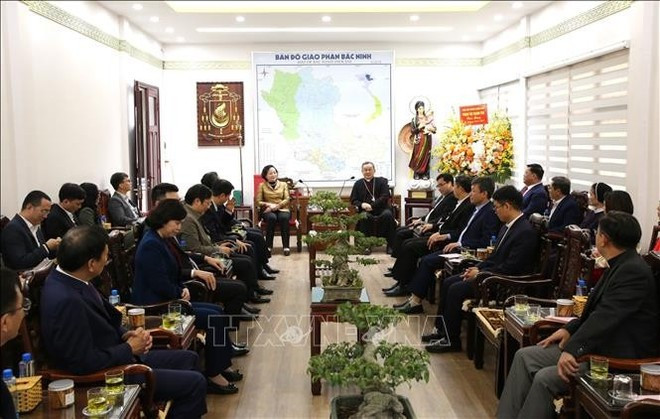 Общий вид церемонии поздравления. (Фото: ВИА)