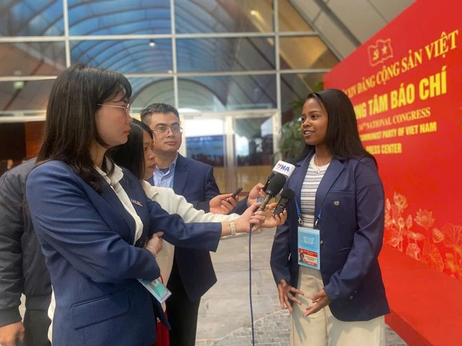 Журналист Веннис де лас Мерседес Диас Бальяг, специальный корреспондент газеты Granma — печатного органа Коммунистической партии Кубы. (Фото: ВИА)