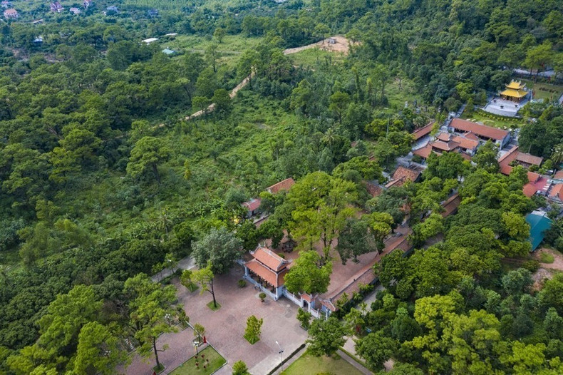 Памятник Коншон – Кьепбак объединяет множество древних архитектурных сооружений — храмов, пагод, башен, расположенных среди величественных горных пейзажей. Каждое место хранит культурные и исторические ценности народа, насчитывающие сотни лет. (Фото: ВИА)