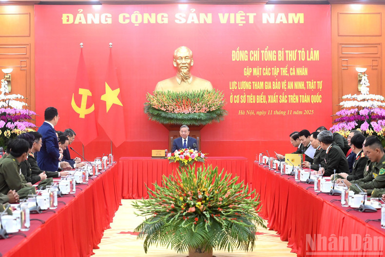 Генеральный секретарь ЦК КПВ То Лам председательствует на встрече. (Фото: Данг Кхоа)