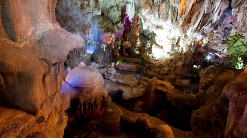 Пещера Тхиенкунг. Фото: Управление бухтой Халонг