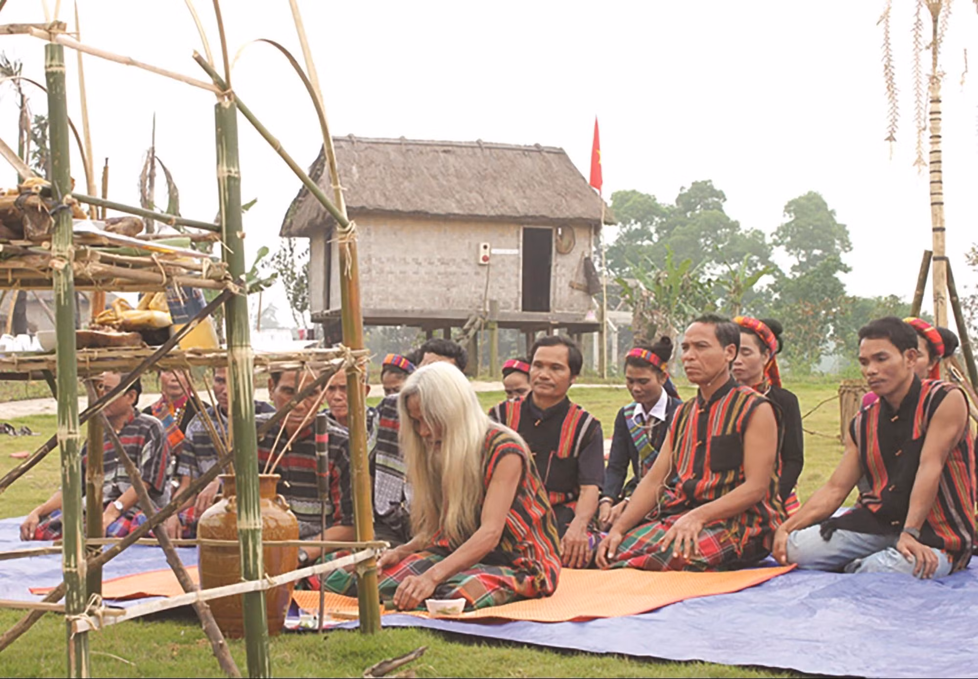 Один из праздников представителей Бру-Ванкиеу. Фото: baodantoc.vn