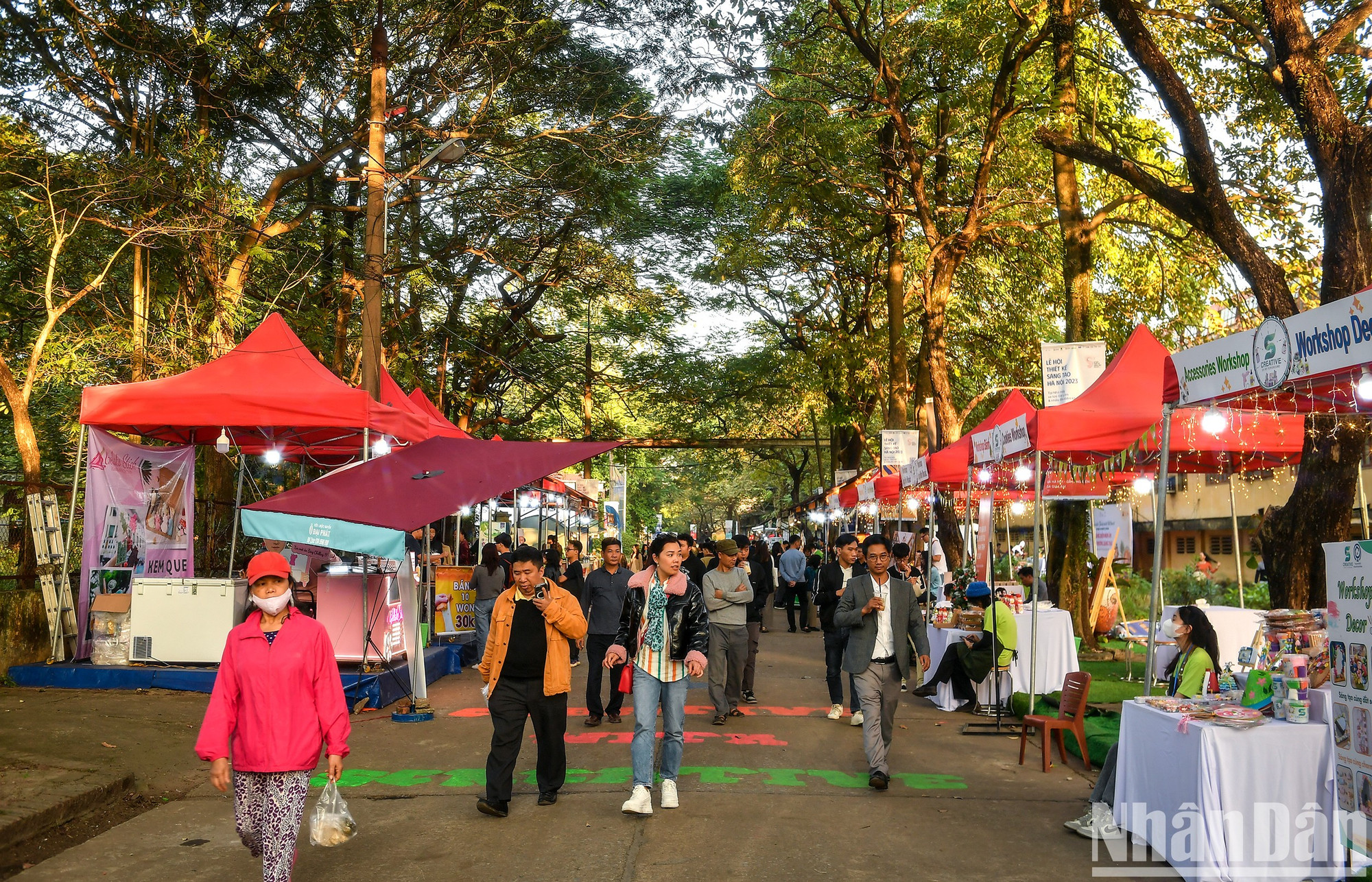 Кулинарная зона – идеальное место для отдыха посетителей при посещении железнодорожного завода.