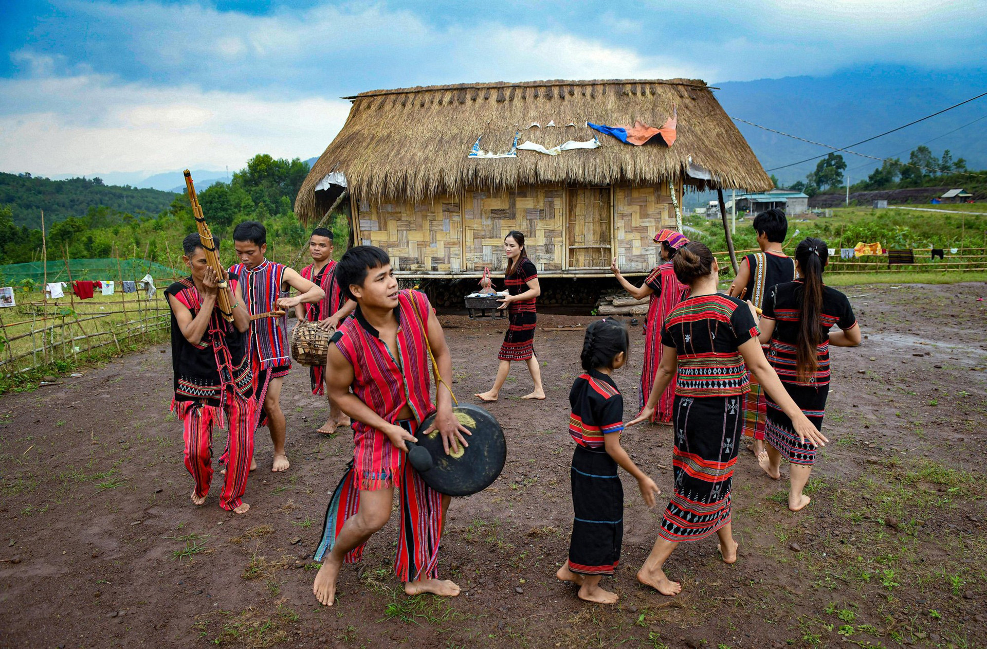 Традиционное культурное занятие народности Таой. Фото: Тхань Дат Традиционное культурное занятие народности Таой. Фото: Тхань Дат